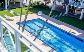Apto a 70 metros da praia, Piscina, 03 Ar Condicionados, Vaga de Garagem